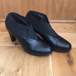 Black bootie style heeled shoes size 10 M